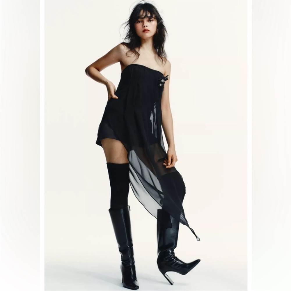 Zara Black Asymmetrical Strapless Top